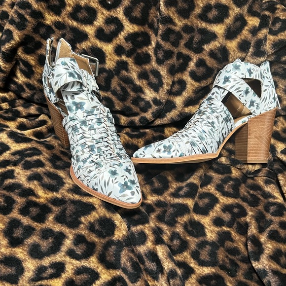 Open booties - Picture 5 of 5